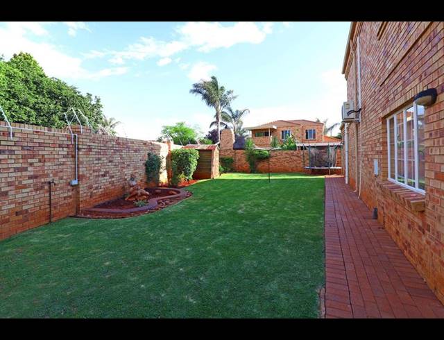 3 BEDROOM TOWNHOUSE FOR SALE IN HONEYHILLS